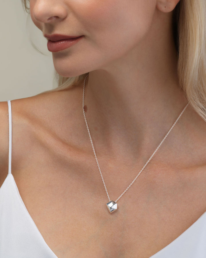 Forma Facet Pendant Necklace Silver